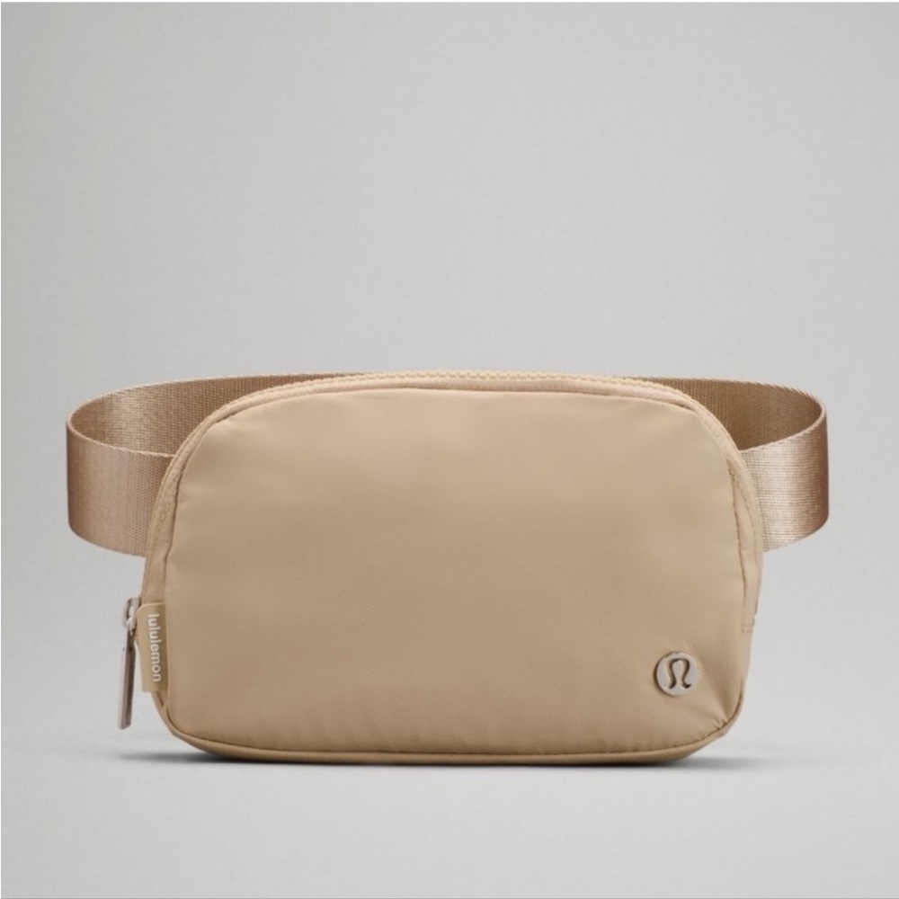 Lululemon Everywhere Belt Bag w/ Extended Strap - Color: Trench - Fair condition